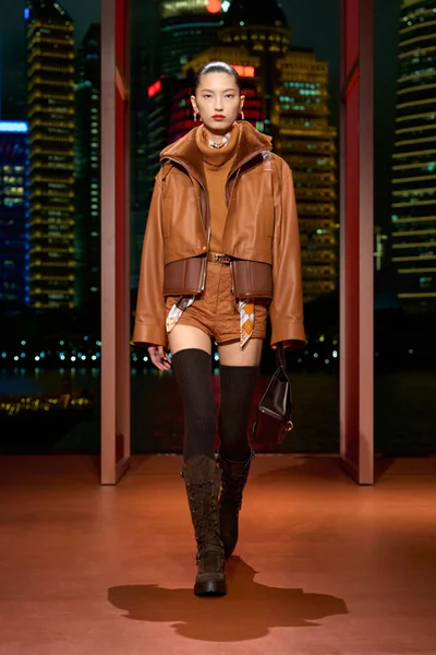 Look 38